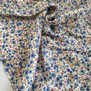 Штапель  2026 принт дрібні польові квіти на молочному фоні